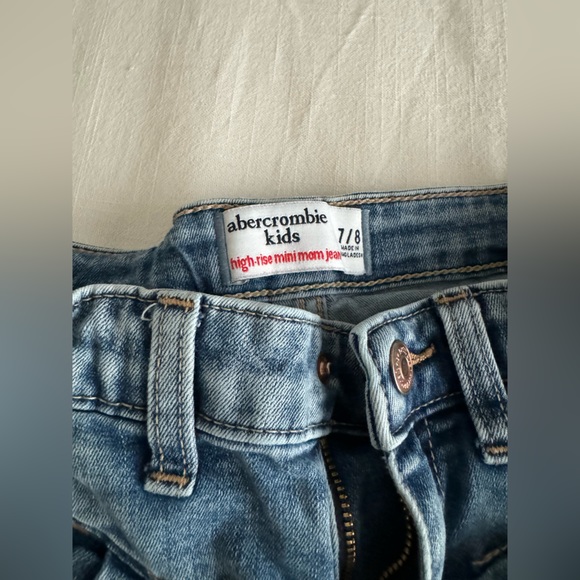 Abercrombie Kids High Rise Mini Mom Jeans 7/8 - Picture 2 of 3